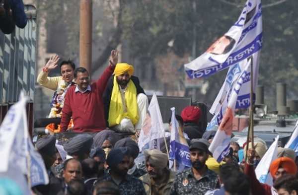 केजरीवाल और भगवंत मान ने अमृतसर शहर में उम्मीदवारों के लिए किया प्रचार